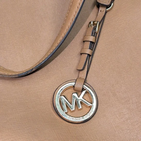 Michael Kors Textured Leather Beige Tote Shoulder Bag Great For Laptop, iPad Etc - Picture 2 of 11